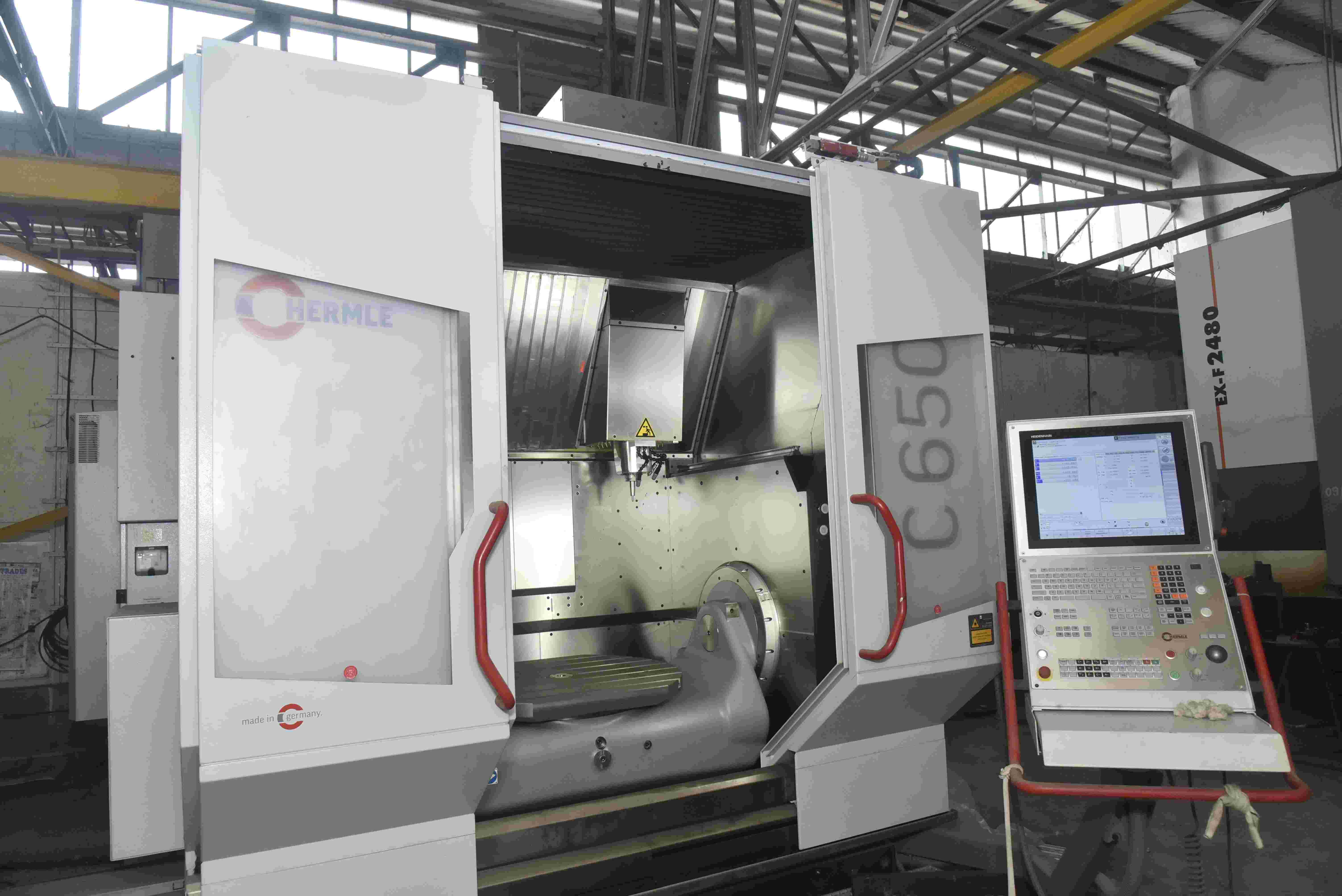 Vertical Machining center 5 axes